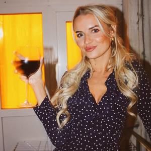 Meet your Posher, Adrianna